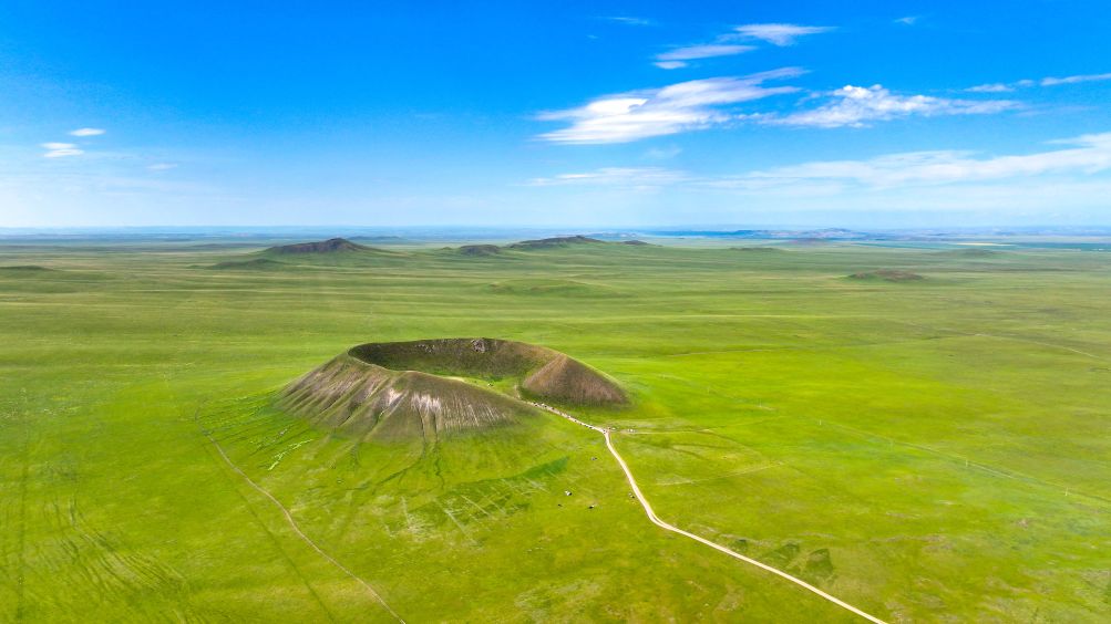 美丽中国丨锡林郭勒：草原火山景色壮美