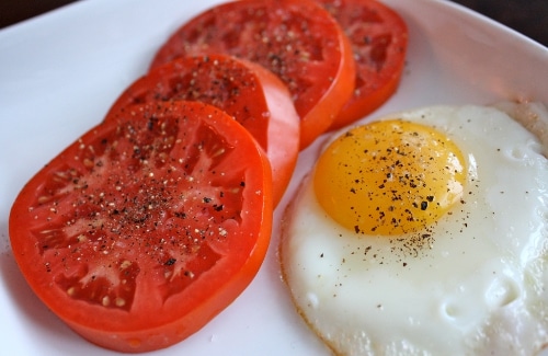 FriedEggsSlicedTomatoes