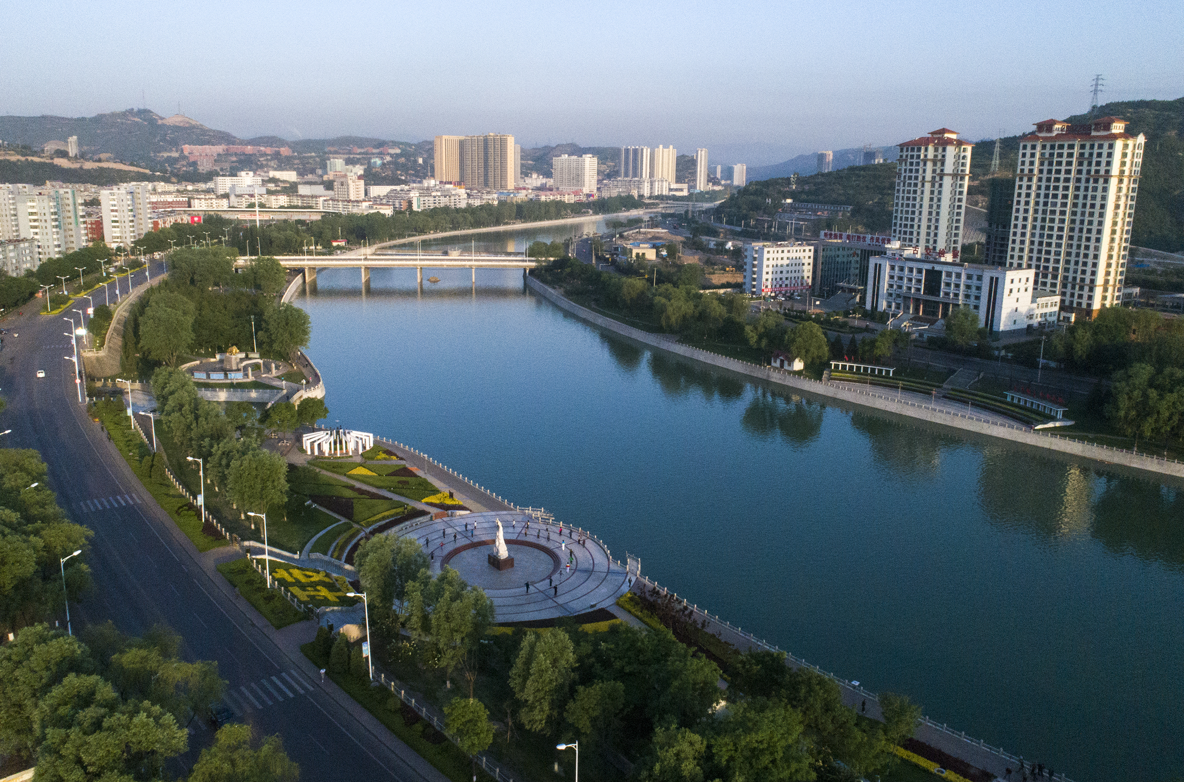30 古交汾河公园_副本.jpg