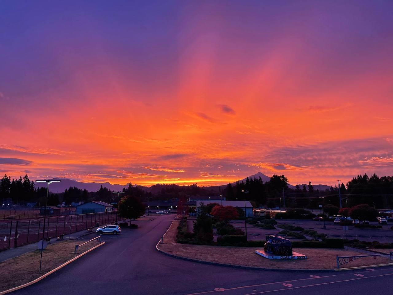 Good morning! This morning’s sunrise was spectacular. https://instagr.am/p/CUIFbpclCUj/