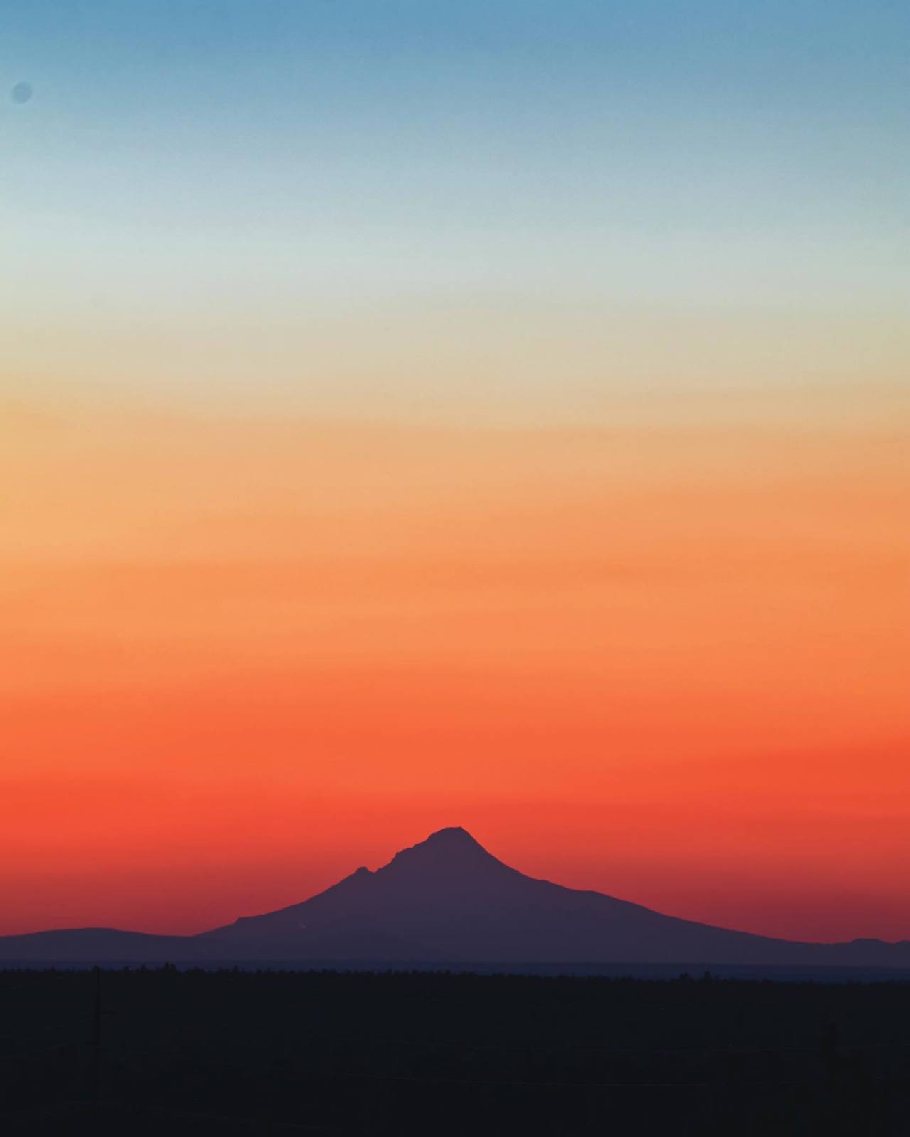 The colors on Mt. Hood tonight were fantastic. https://instagr.am/p/CQsUSDdB3YN/