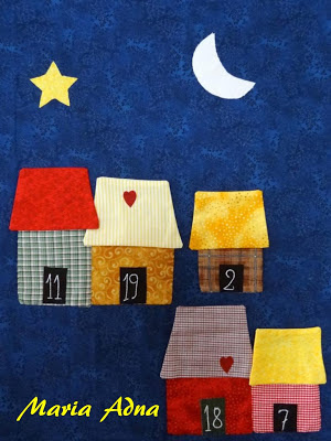 Panô com apliquê O Vilarejo Natalino detalhe IV Panô com apliquê O Vilarejo Natalino, Panô de natal, Panô apliquê, Patchwork natal. Maria Adna Ateliê, Patchwor, bolsas e afins, Panô publicado revista, Apliquê publicado revista, Natal publicado revista, Patchwork apliquê,