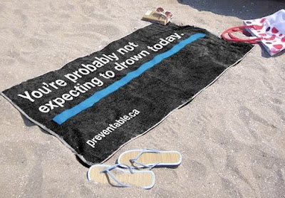 12 Creative and Clever Beach Towels (15) 13