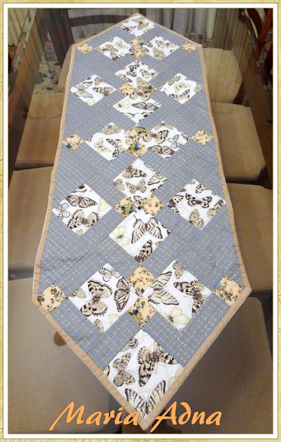 Caminho de mesa em patchwork As borboletas Caminho de mesa, Patchwork, Patchwork publicado revista, Caminho mesa patchwork, Maria Adna Ateliê, Maria Adna