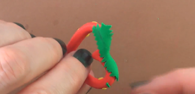 Kerajinan Tangan Dari Tanah Liat Unik Membentuk Kalung Hati Strawberry Kerajinan Tangan Dari Tanah Liat Unik Membentuk Kalung Hati Strawberry