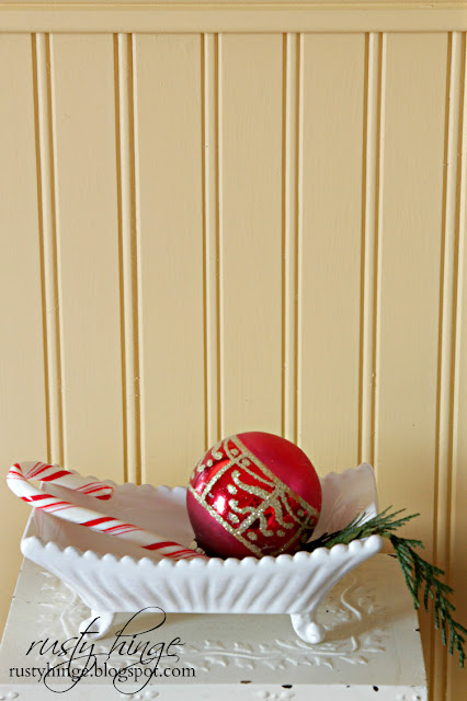 Rusty Hinge 2015 Rustic Meets Refined Christmas Home Tour Vintage Christmas ornament in a favorite soap dish