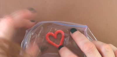Kerajinan Tangan Dari Tanah Liat Unik Membentuk Kalung Hati Strawberry Kerajinan Tangan Dari Tanah Liat Unik Membentuk Kalung Hati Strawberry