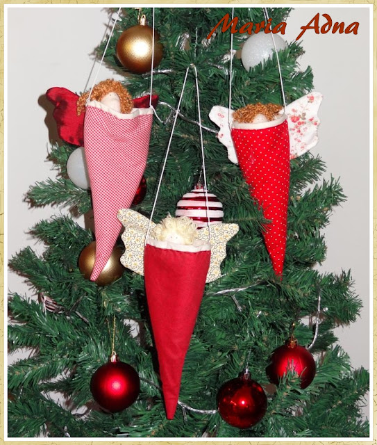 Cones com anjos de natal Decoração para árvore de natal, Cones com anjos de natal, Decoração natalina, Decoração de natal, Maria Adna Ateliê, Patchwork bolsas e afins