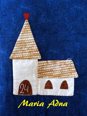 Panô com apliquê O Vilarejo Natalino detalhe XI Panô com apliquê O Vilarejo Natalino, Panô de natal, Panô apliquê, Patchwork natal. Maria Adna Ateliê, Patchwor, bolsas e afins, Panô publicado revista, Apliquê publicado revista, Natal publicado revista, Patchwork apliquê,
