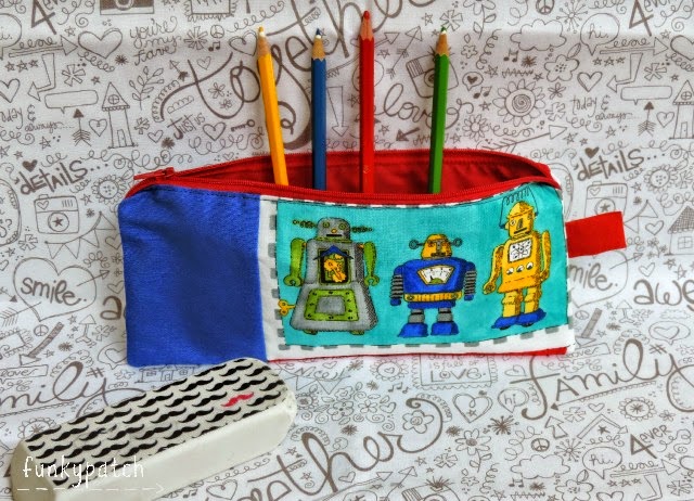 Estuche para lapices con estampado Robot Handmade Estuche lapices hecho a mano con tela con estampado robot.