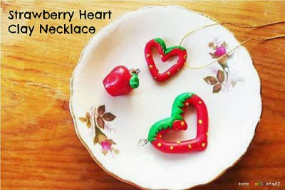 Kerajinan Tangan Dari Tanah Liat Unik Membentuk Kalung Hati Strawberry Kerajinan Tangan Dari Tanah Liat Unik Membentuk Kalung Hati Strawberry