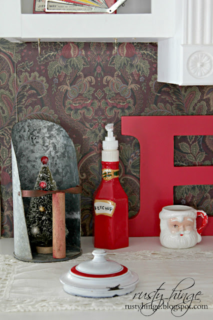 Rusty Hinge 2015 Rustic Meets Refined Christmas Home Tour Rusty Hinge Christmas decorating with flea market finds