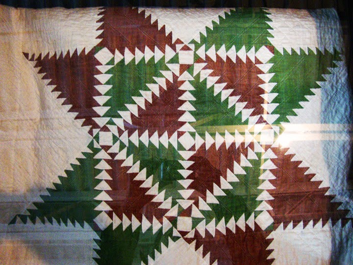 vintage quilt, feathered star, Columbia Gorge Museum vintage quilt, feathered star, Columbia Gorge Museum