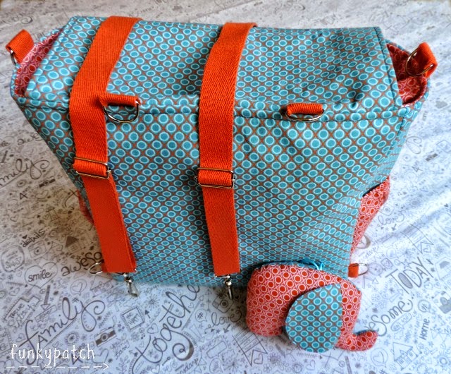 Bolso-mochila con elefante Bolso-mochila para la canastilla del bebé personalizado y handamade