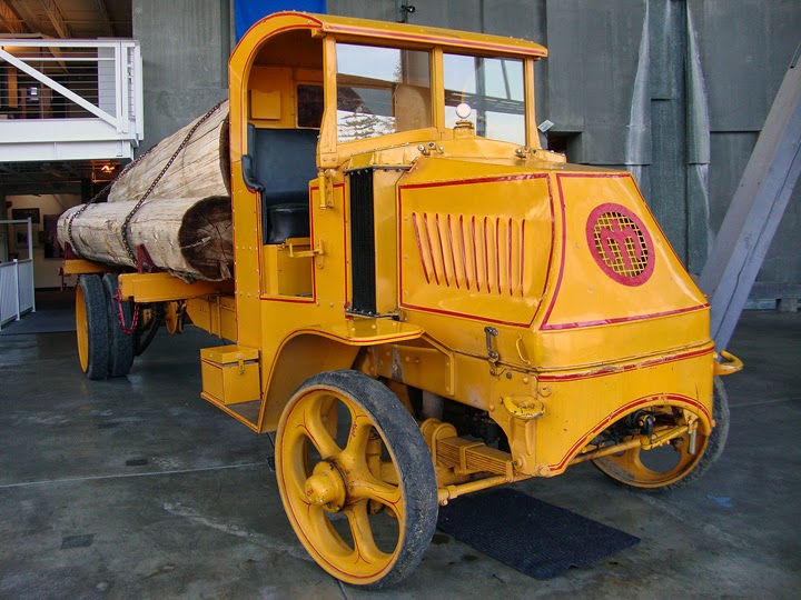 1921 Mack log truck, Columbia Gorge Museum 1921 Mack log truck, Columbia Gorge Museum