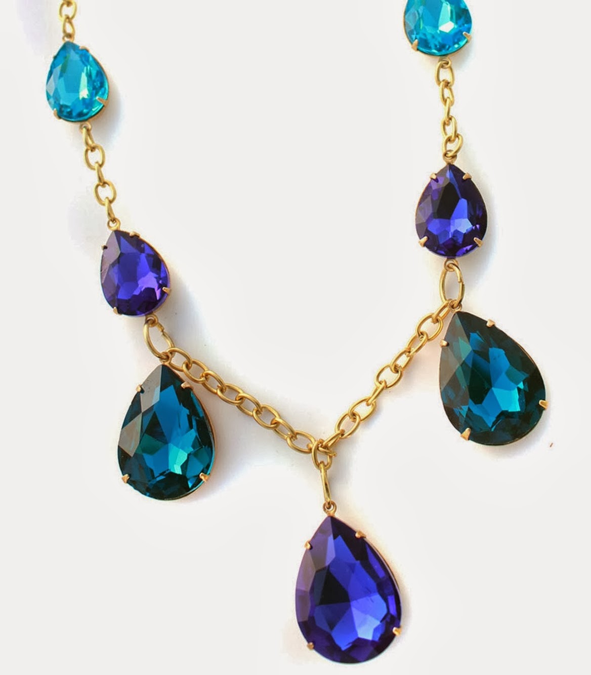 http://www.jewelsofsayuri.com/2014/03/crystal-love-valentine-rhinestone.html