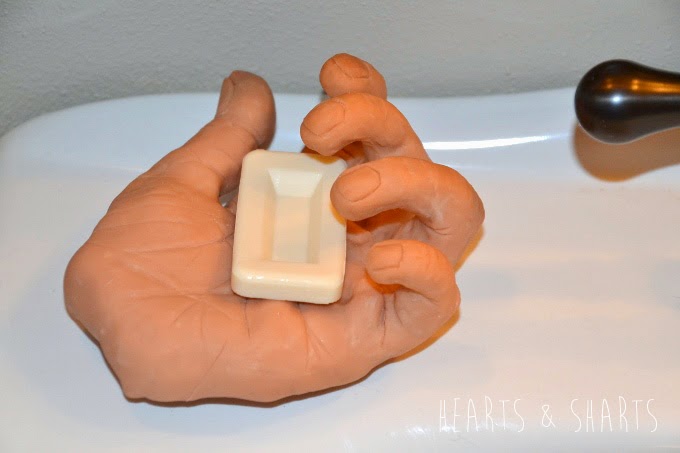 http://heartsandsharts.com/sculpey-soap-dish/