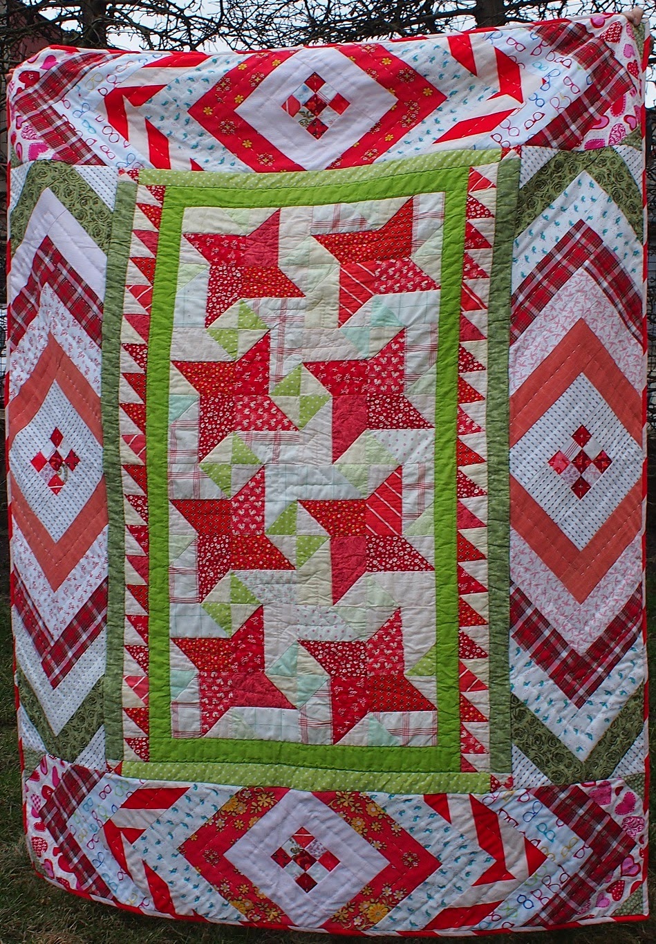 http://patchworkjitka.blogspot.cz/2015/03/zvetsene-deky-pro-dvojcata-bigger.html