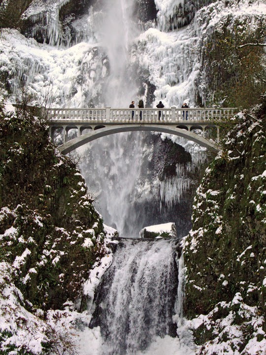 Multnomah Falls, Columbia River Gorge, winter ice Multnomah Falls, Columbia River Gorge, winter ice