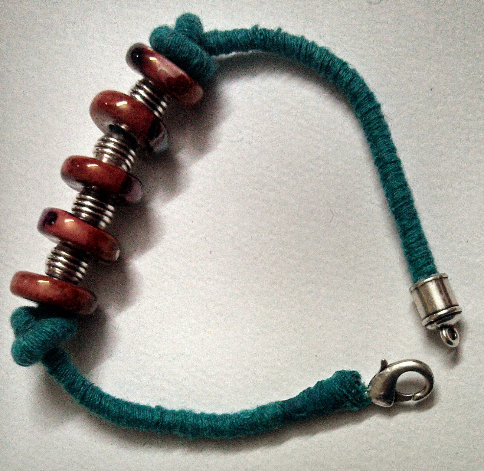 http://creativekhadija.com/2014/04/make-ceramic-beads-bracelet/