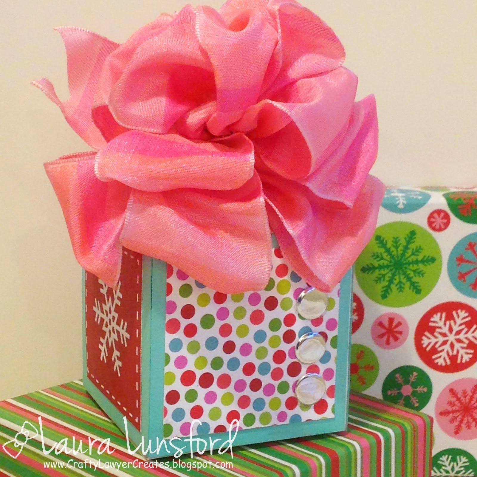 http://craftylawyercreates.blogspot.com/2015/01/little-quick-bowdabra-bow-tutorial.html