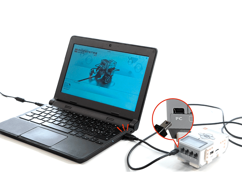 Computer and cable connected to EV3 Brick