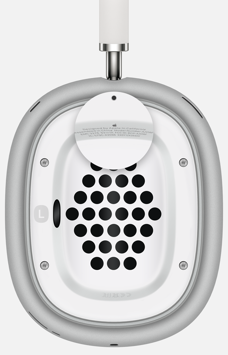 ตำแหน่งของหมายเลขรุ่นบน AirPods Max โดยหมายเลขรุ่นจะพิมพ์อยู่บนที่ครอบหูด้านซ้ายด้านหลังโฟมรองหู