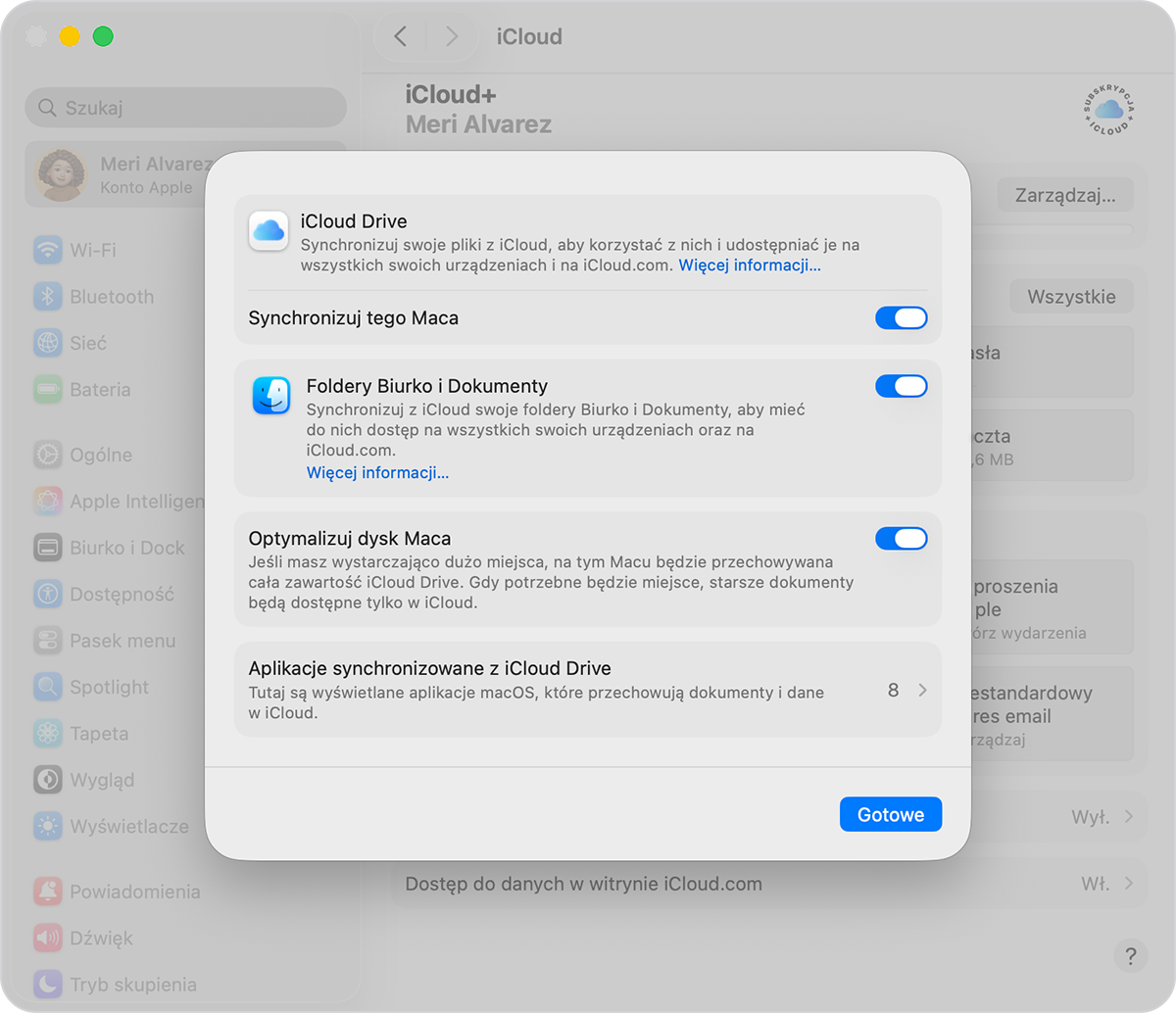 Ekran systemu macOS wyświetlający ustawienia iCloud Drive. Synchronizuj tego Maca to przełącznik poniżej opisu iCloud Drive.