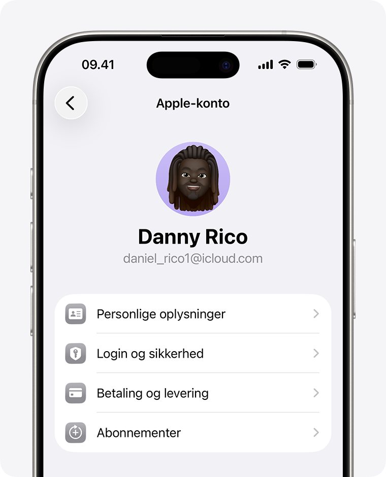 Indstillinger til Apple-konto i appen Indstillinger på iPhone, hvor muligheden Abonnementer er synlig.