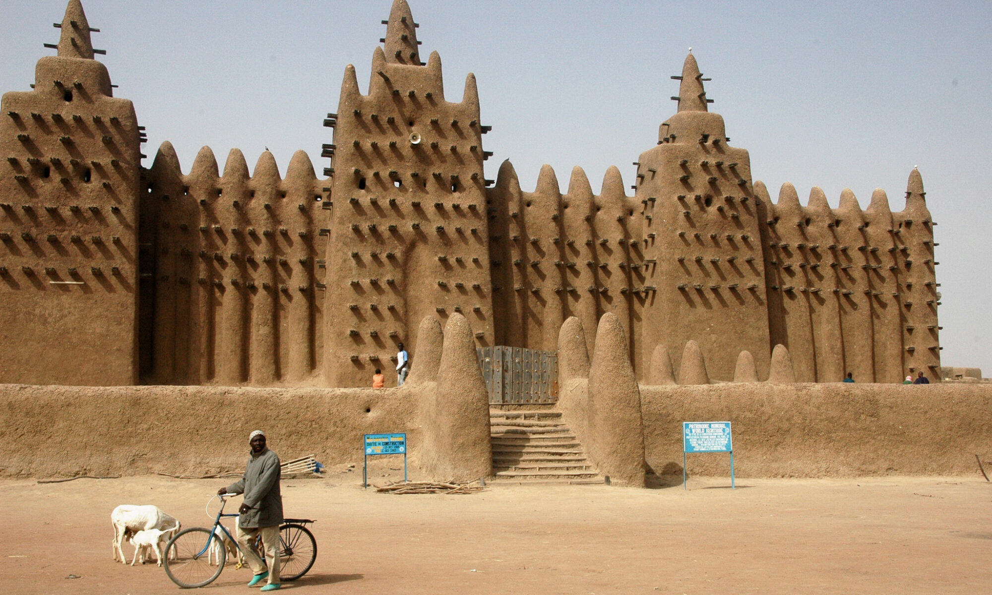 EARTH ARCHITECTURE