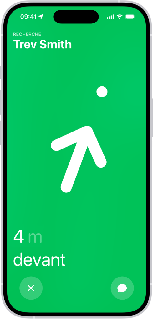 Le nom d’une personne localisée à l’aide de la fonctionnalité « Localisation précise des personnes » se trouve en haut à gauche et une flèche pointe dans sa direction avec une estimation de la distance qui la sépare de l’utilisateur. En bas de l’écran se trouvent des boutons permettant de fermer « Localisation précise des personnes » et d’envoyer un message à la personne.