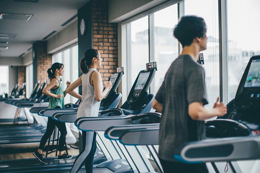 毎日運動したい人には月会費で通い放題のフィットネスジムが人気(写真はイメージ)【写真:写真AC】