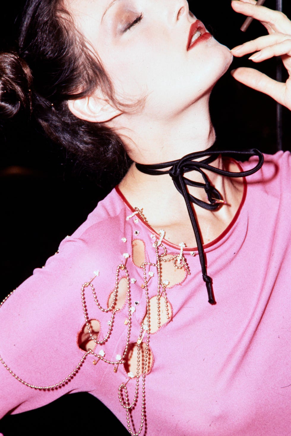 Zandra Rhodes "Conceptual Chic" Fall 1977 Ready To Wear Advance zandra rhodes conceptual chic fashions inspired by the new anti establishment street fashion trend called punk from londons punk rock music scene photo by tim jenkinspenske media via getty images