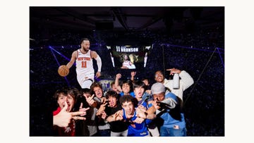【nba】紐約尼克奪冠背後的超狂現象!睽違53年nba總冠軍,讓冷漠大蘋果變溫馨小鎮? 【nba】紐約尼克奪冠背後的超狂現象!睽違53年nba總冠軍,讓冷漠大蘋果變溫馨小鎮?