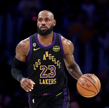 Oklahoma City Thunder v Los Angeles Lakers - Game Four 【nba】lebron james即將成為自由球員:「幾乎所有爭冠隊都打來了」籃球之神最終選擇誰?