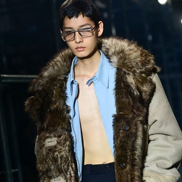 至今最Raf Simons的一場Prada男裝秀!Prada 2025秋冬男裝以直覺精彩混搭 至今最raf simons的一場prada男裝秀!prada 2025秋冬男裝以直覺精彩混搭