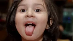 டங் டை அல்லது ஆங்கிலோக்ளோசியா