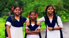 लड़कियों का वायरल वीडियो, जिससे सड़क बन गई