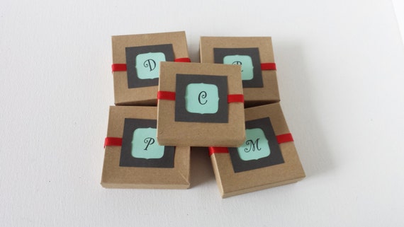 https://www.etsy.com/listing/173176555/tiffany-and-red-gift-box-personalized