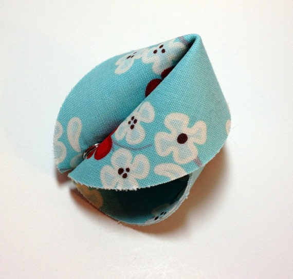 https://www.etsy.com/listing/159855259/turquoise-and-red-fabric-fortune-cookie