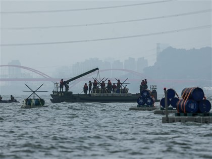 漢光演習淡水河道阻絕設置 油桶、鐵刺蝟防共軍溯河直取首都