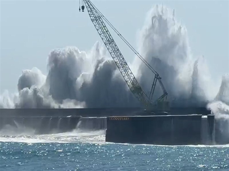 颱風白海豚影響 航空、海運交通異動一次看