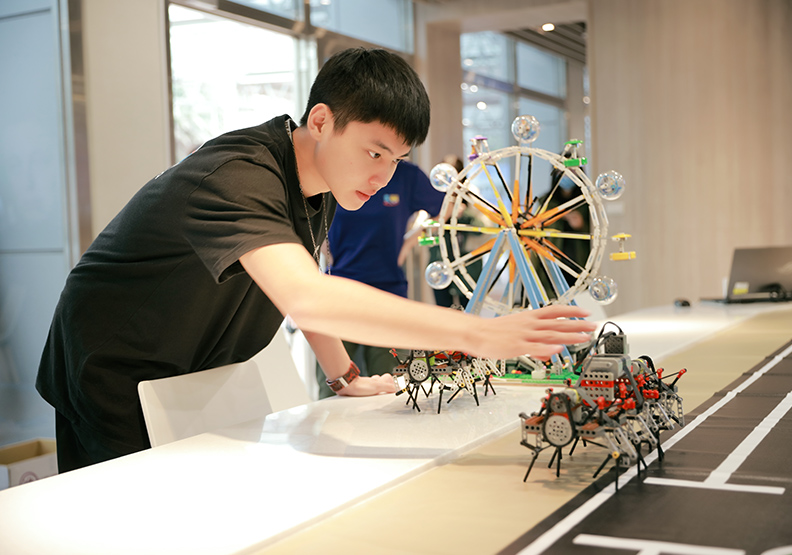 技職學生優異的實作能力,漸漸被半導體大廠看見︒明新科大提供