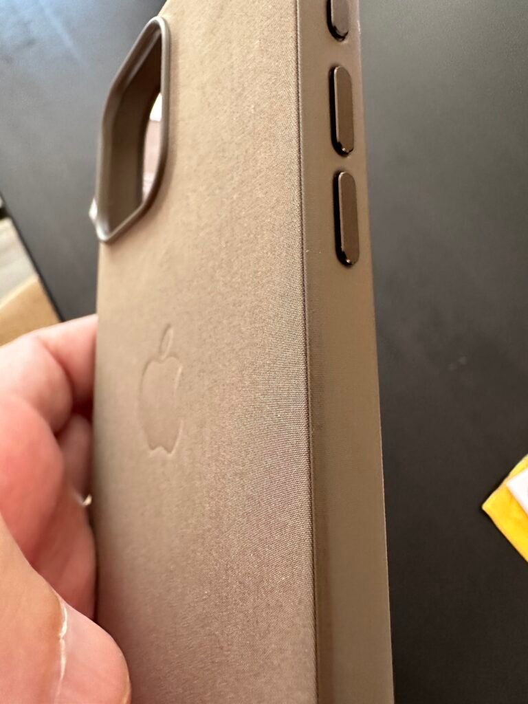 apple-finewoven-case