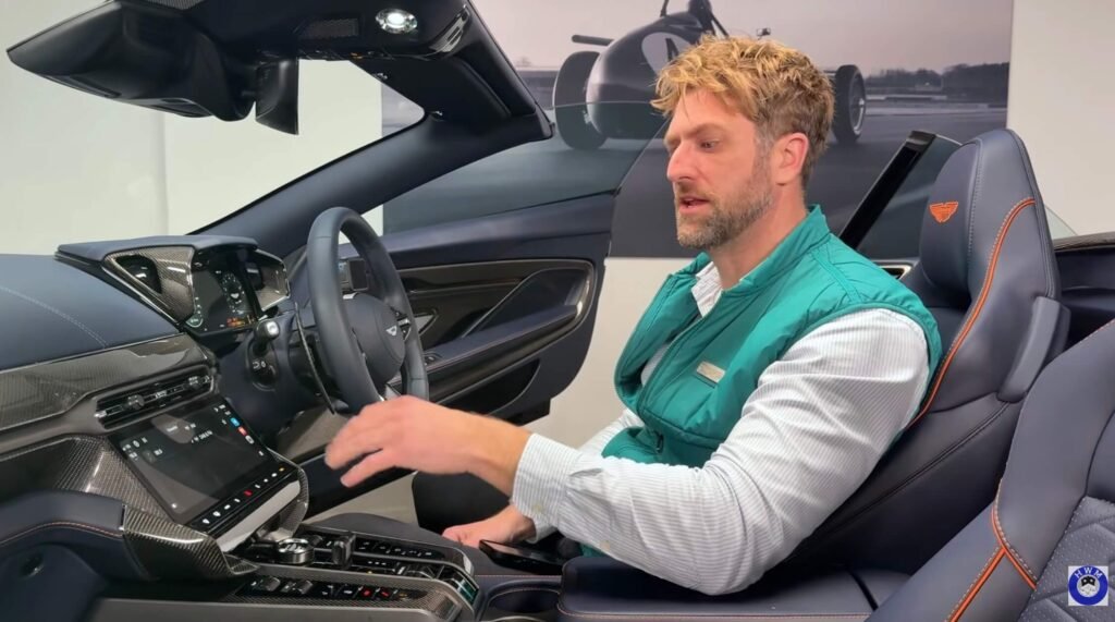 carplay_ultra_apple_iphone_aston_martin