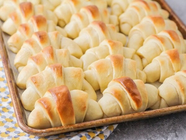A baking sheet full of homemade dinner rolls recipe.