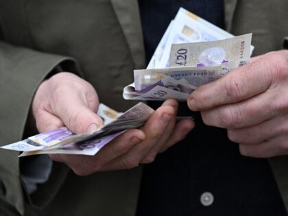 Number of UK Welfare Recipients Hits Record High of 8.4 Million