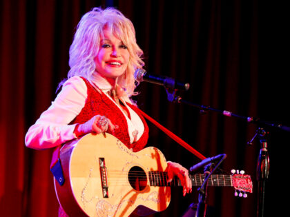 Tennessee Moves to Rename Nashville International Airport to Honor Dolly Parton