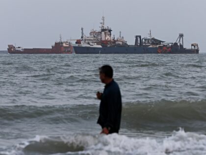 CENTCOM: U.S. Clears Iranian Mines from Hormuz Lanes; Iran Oil Exports at Zero — Trump Says T
