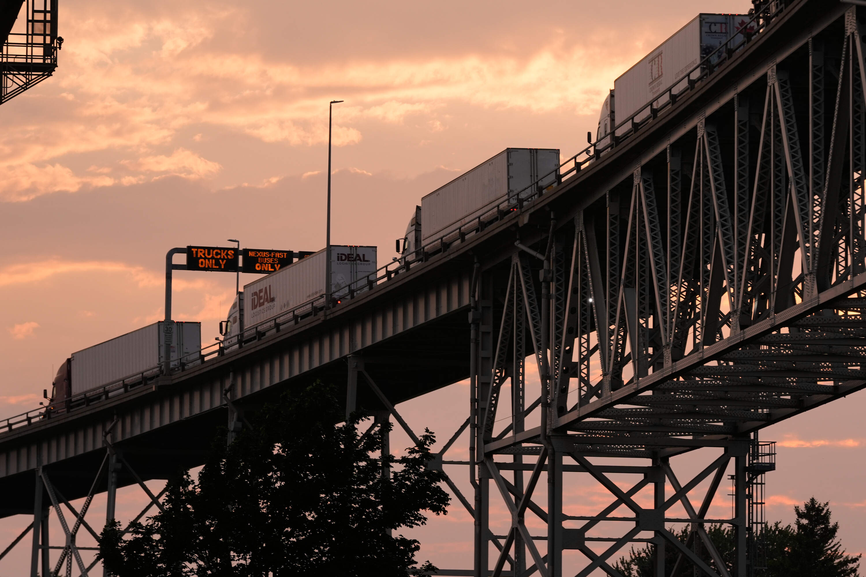 Exploring the trade relationship between Michigan and Canada as Trump temporarily suspends tariffs